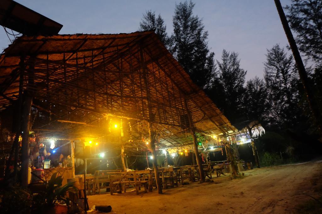 Mr. Chuoi Bar And Hut Hotell Ko Phra Thong Eksteriør bilde