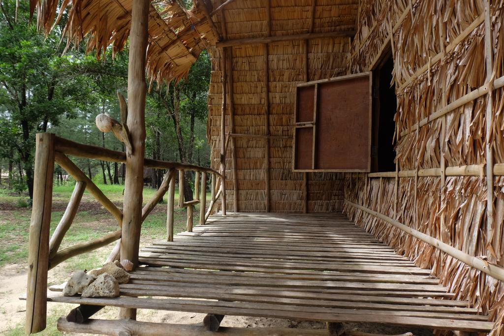 Mr. Chuoi Bar And Hut Hotell Ko Phra Thong Eksteriør bilde
